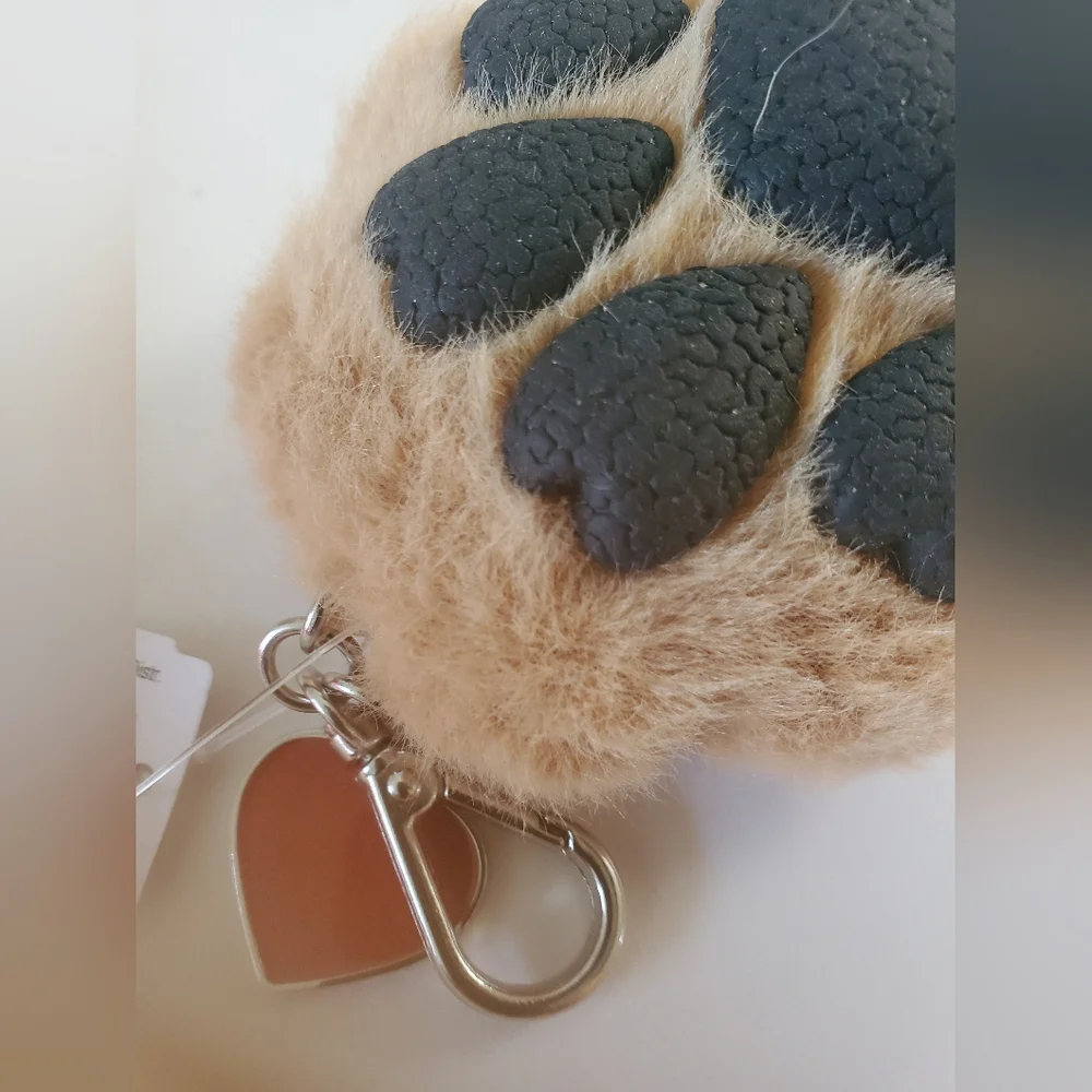 Bag Charm Paw And Heart Hand Gel Holder By Bath & Body Works NWT - Picture 2 of 6